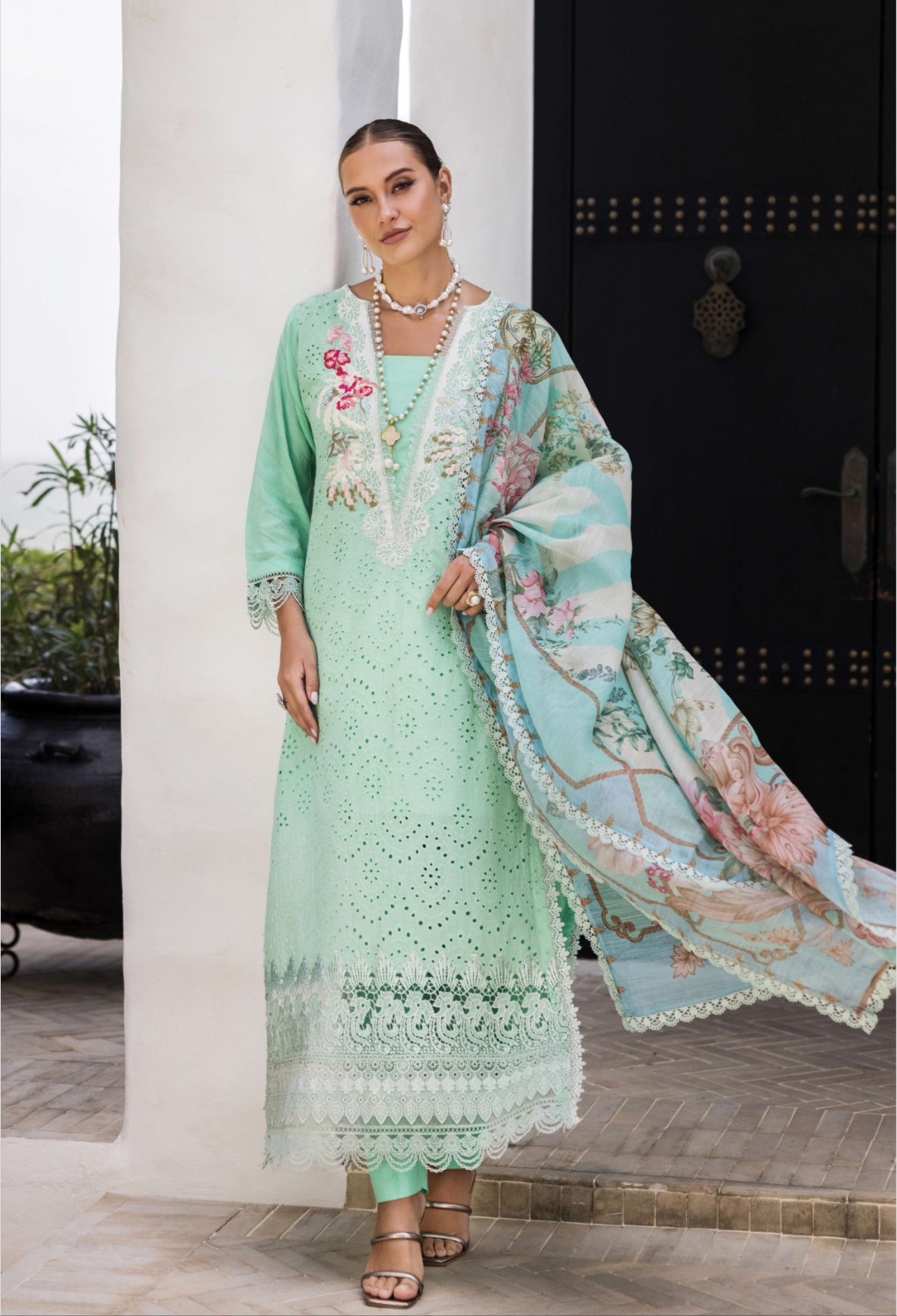 ✨ Elegant Mint Green Embroidered Lawn 3-Piece Suit ✨