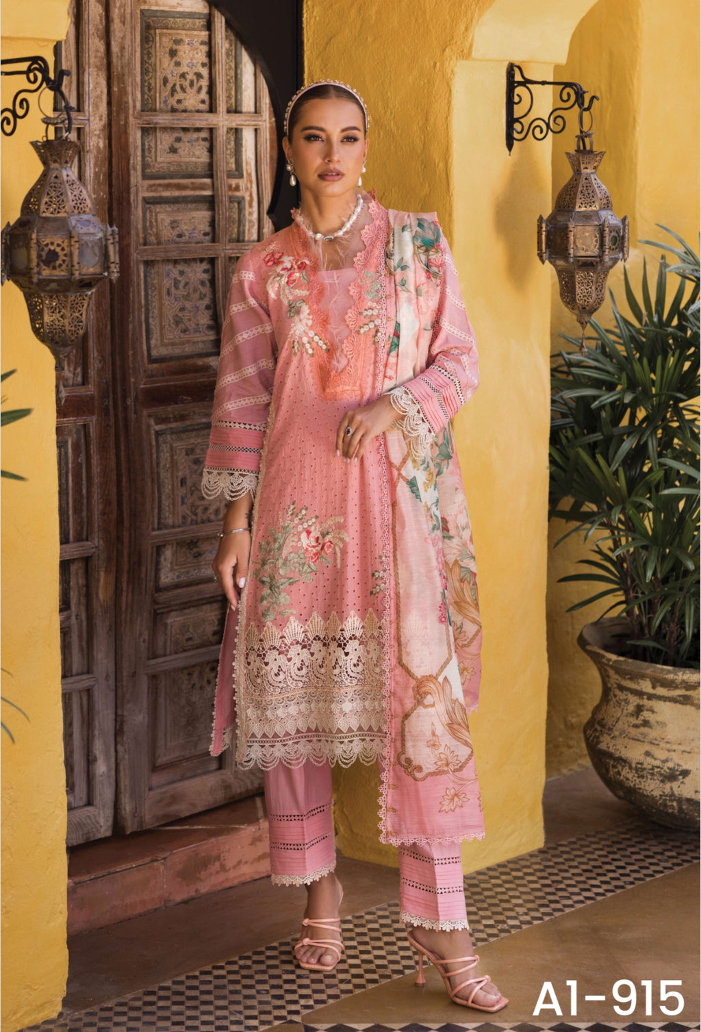 ✨ Elegant Peach Pink Embroidered Lawn 3-Piece Suit ✨