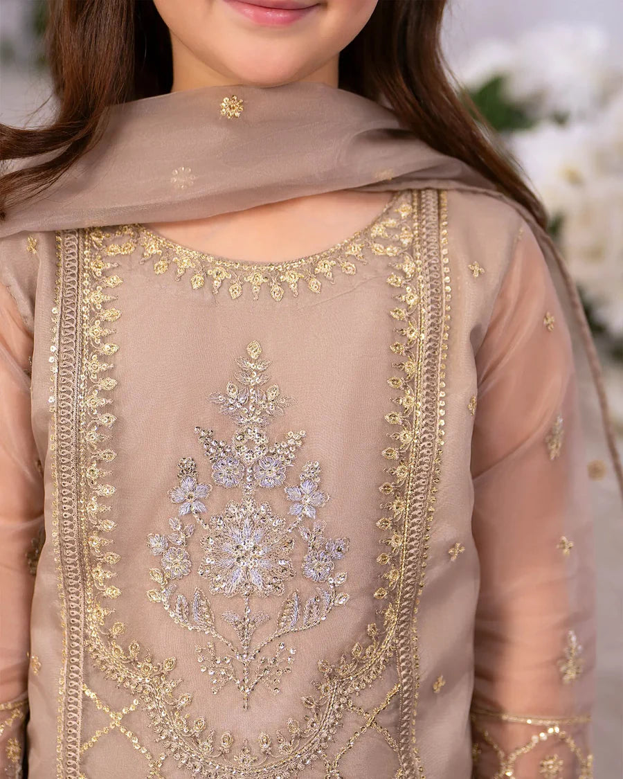 Grace your little princess in timeless elegance! ✨