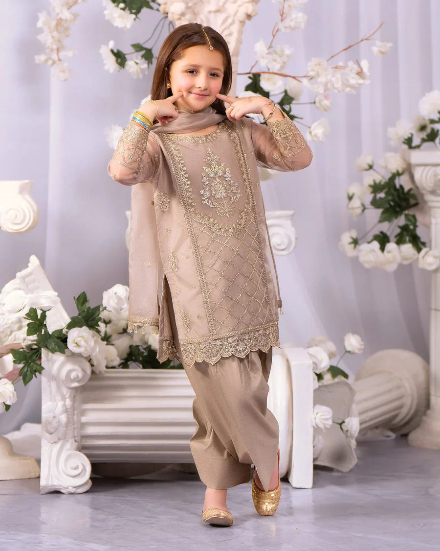 Grace your little princess in timeless elegance! ✨
