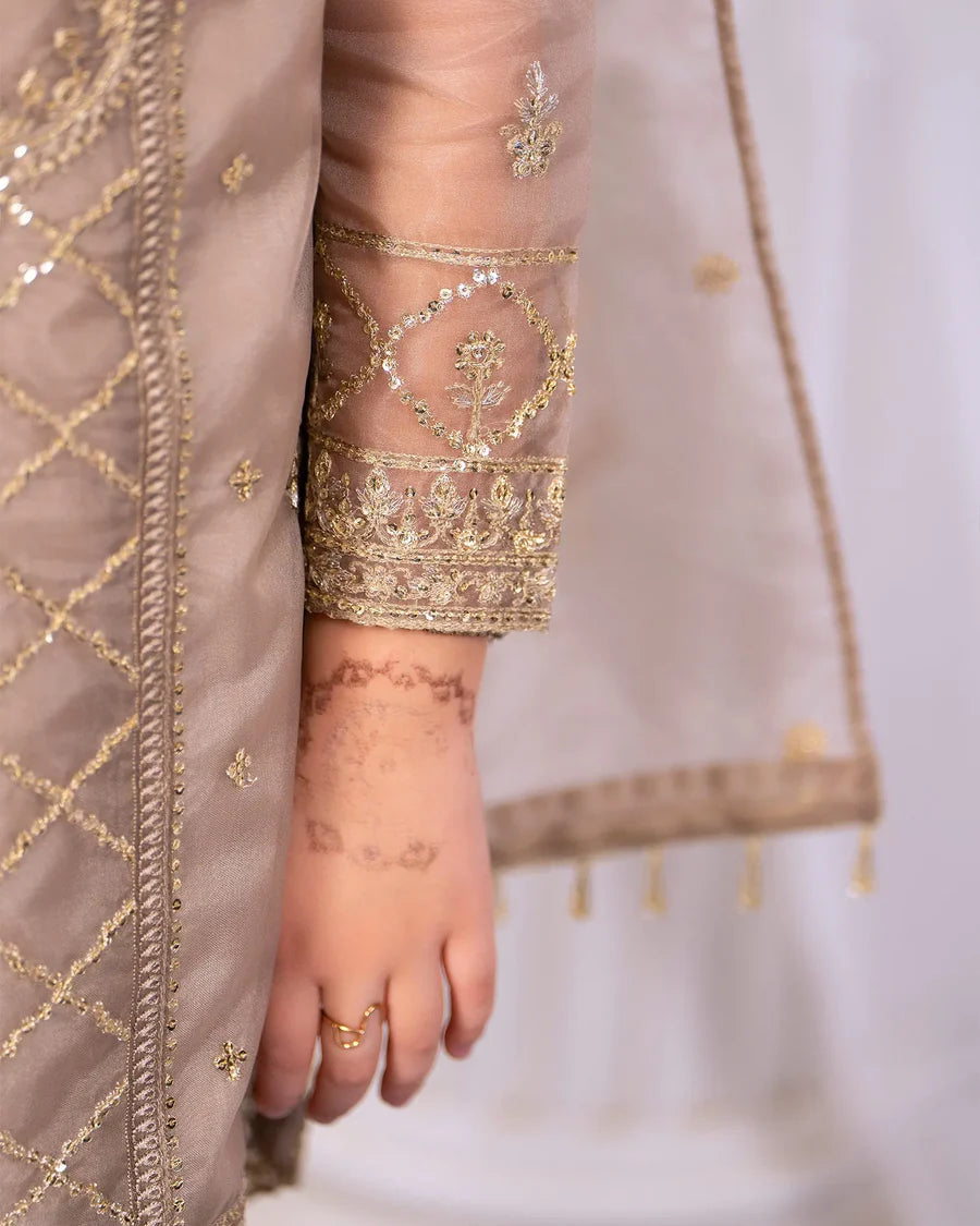 Grace your little princess in timeless elegance! ✨