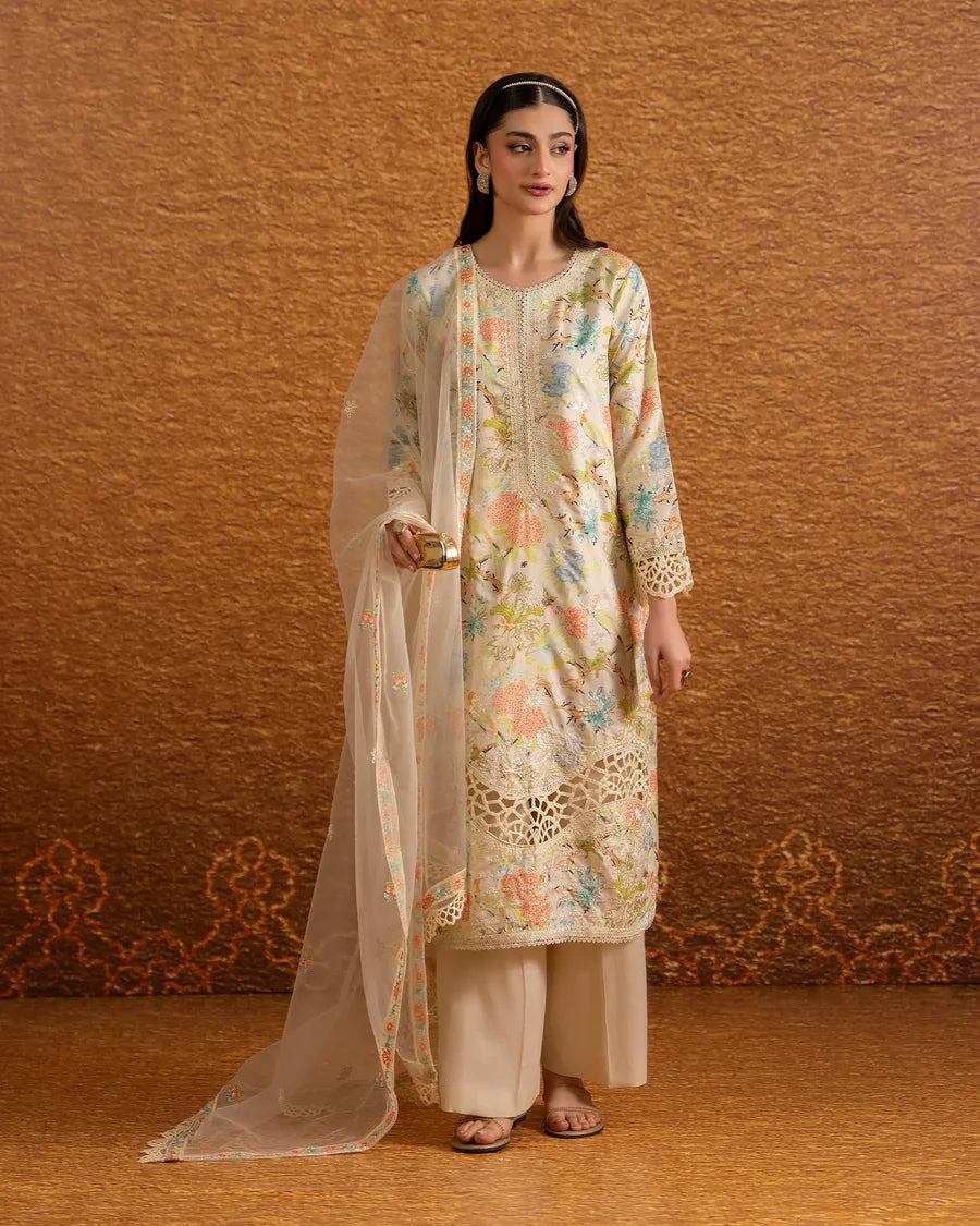 ✨ Luxury Off White Embroidered Tussar Silk Outfit In 3 Pieces ✨