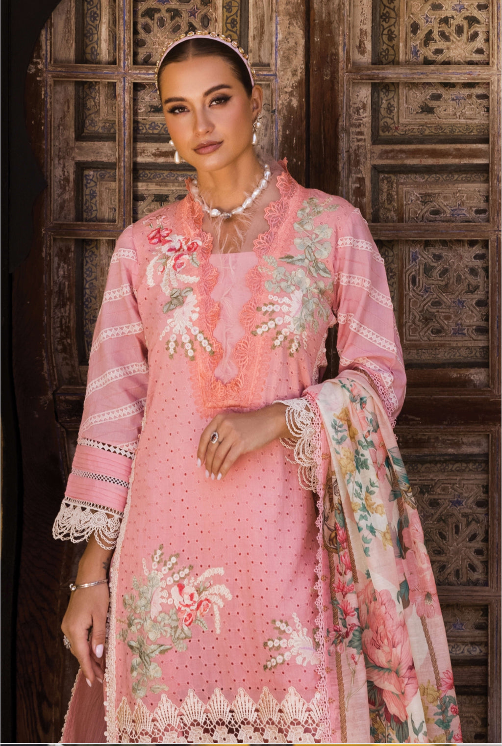 ✨ Elegant Peach Pink Embroidered Lawn 3-Piece Suit ✨