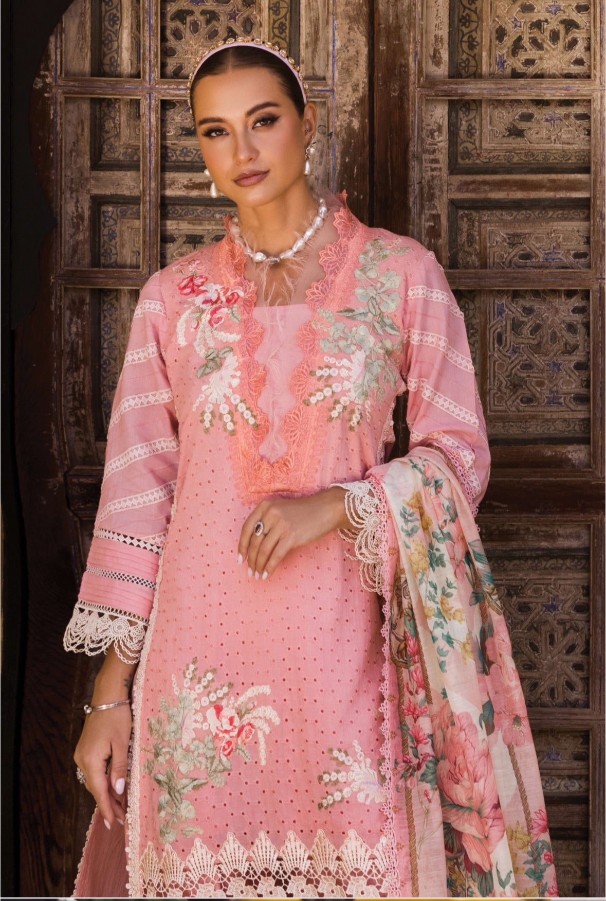 ✨ Elegant Peach Pink Embroidered Lawn 3-Piece Suit ✨