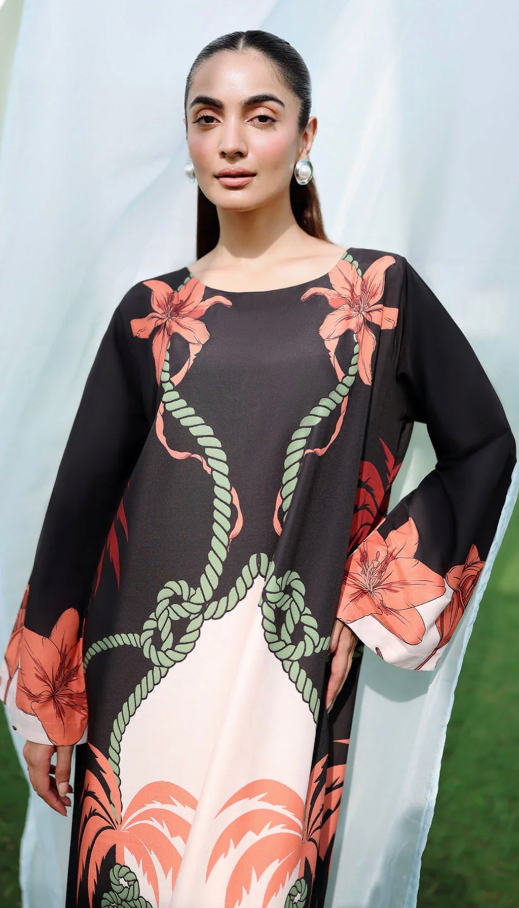 Black Lawn kaftan in 1-Piece