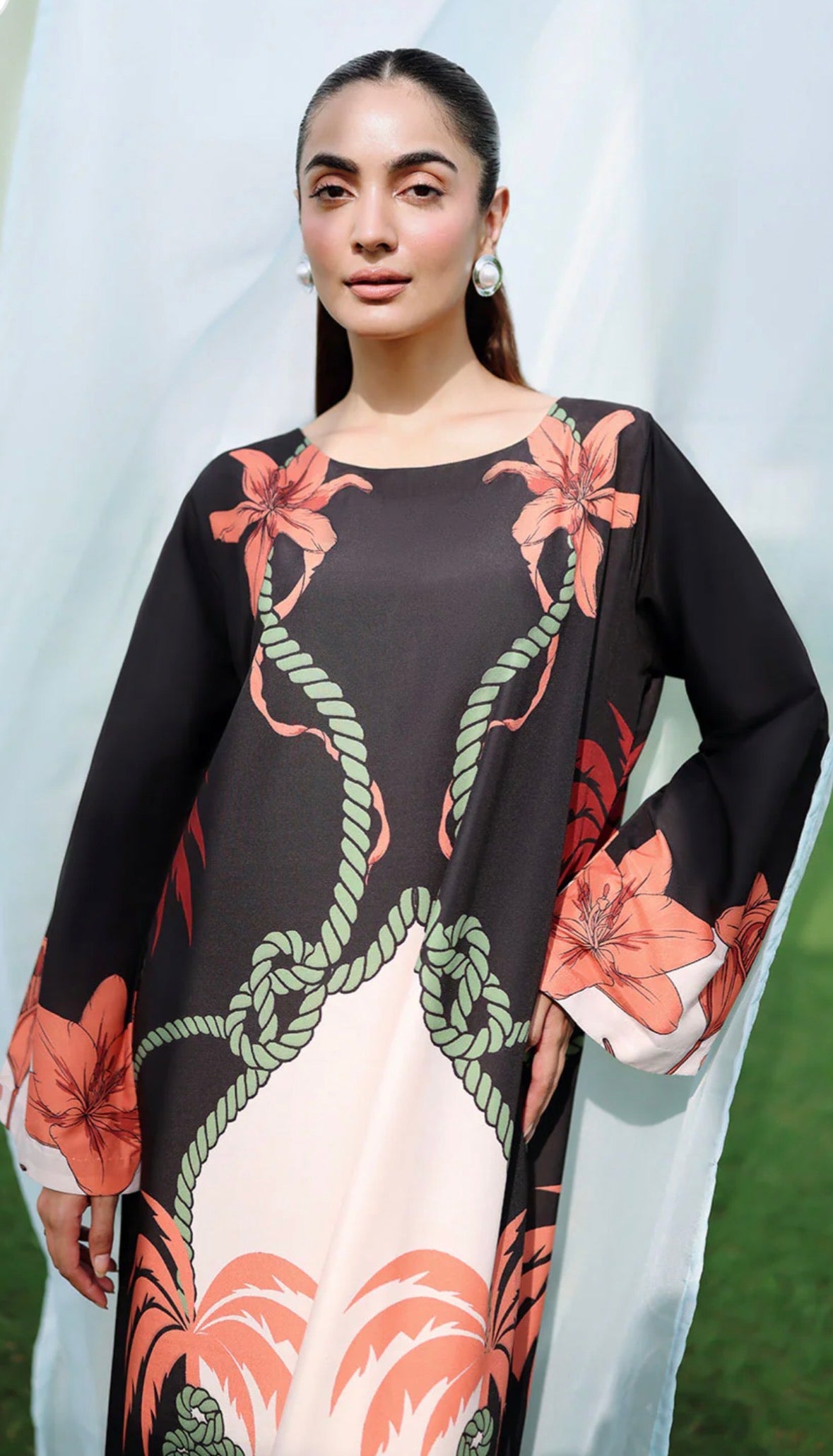 Black Lawn kaftan in 1-Piece