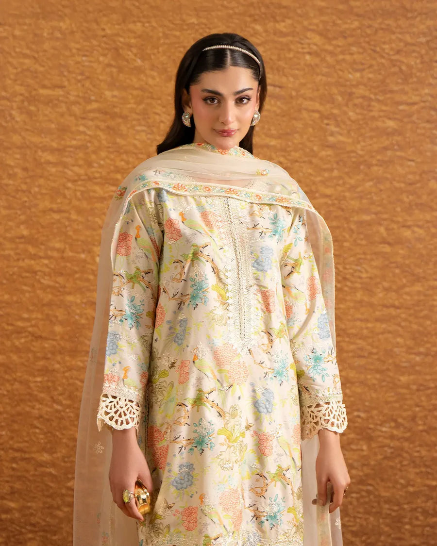 ✨ Luxury Off White Embroidered Tussar Silk Outfit In 3 Pieces ✨