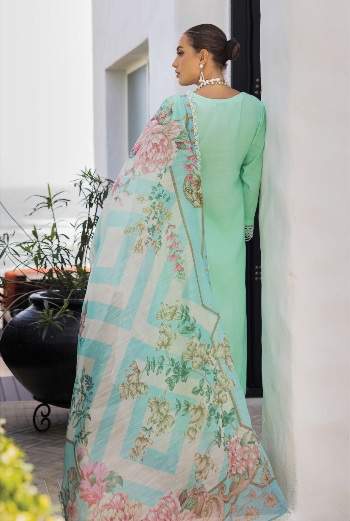 ✨ Elegant Mint Green Embroidered Lawn 3-Piece Suit ✨